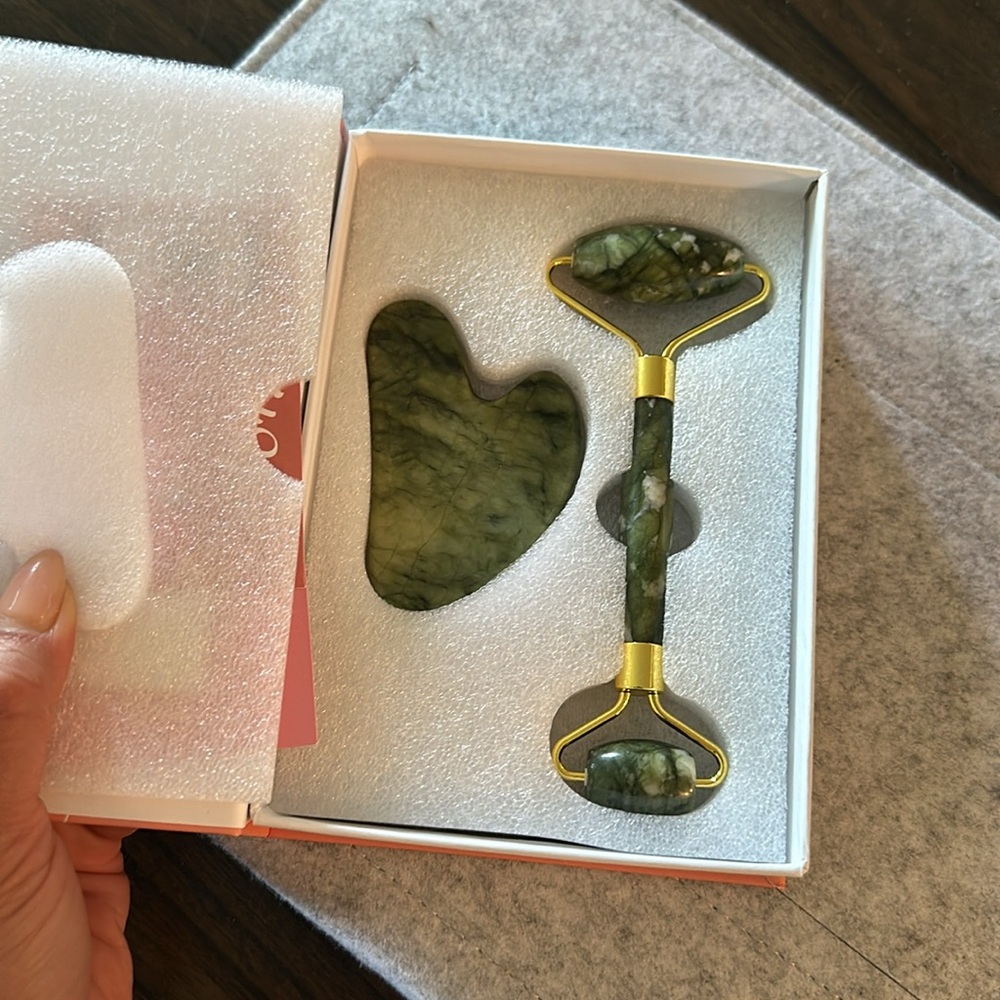 Brand new jade roller with gua sha